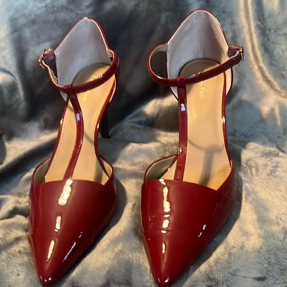 Burgundy pumps 9 1\2 Calvin Klein - Picture 1 of 4